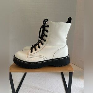 Sincerely Jules Harley White Leather Combat Boots. Women’s 8.5M.